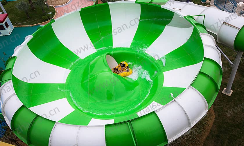 浙江宁波大目湾阿拉的海水上乐园巨兽碗