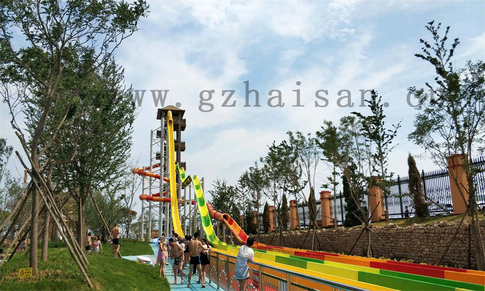 水上乐园设施狂欢，尽情畅享水上游乐盛宴