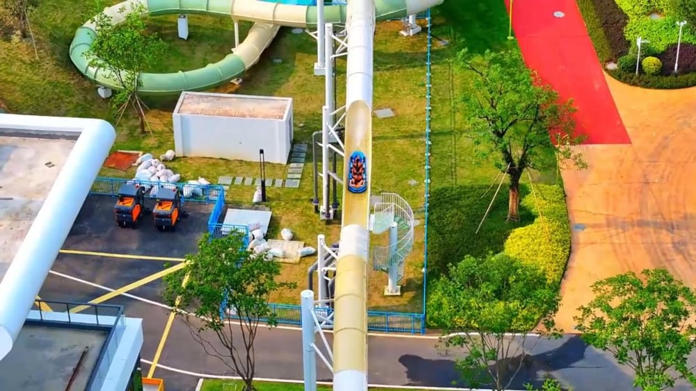 激流过山车｜当速度拥抱水花，掀起水上狂欢盛宴