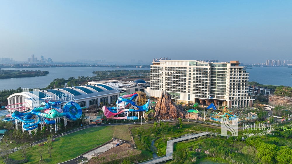 科技铸就非凡体验，专业成就行业标杆——jinnianhui今年会游乐荣膺2025金冠奖“杰出水滑道设备奖”